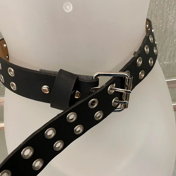 VINTAGE BLACK LEATHER BELT - Picture 1 of 6